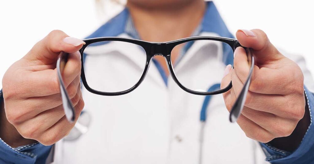 Que óculos usar após cirurgia de catarata?