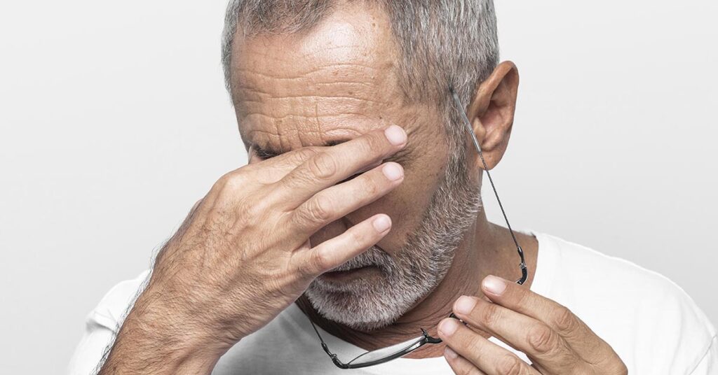 Glaucoma de ângulo fechado: sintomas, crise aguda e como a iridotomia a laser ajuda a prevenir a cegueira
